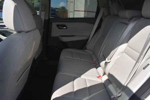 Used 2021 Nissan Rogue SV w/ Premium Package image 15