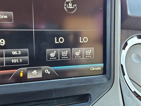 Used 2014 Ford F250 Lariat w/ Lariat Interior Package image 16