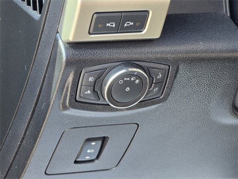 Used 2016 Ford F150 Lariat w/ Equipment Group 502A Luxury image 8