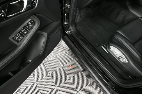 Used 2025 Porsche Macan image 7