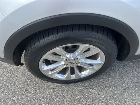 Used 2019 Ford Explorer XLT w/ Equipment Group 202A image 16