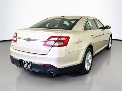 Used 2018 Ford Taurus SEL image 7