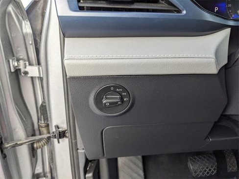 Certified 2024 Volkswagen Taos SE image 29