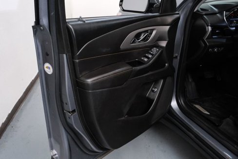 Used 2020 Chevrolet Traverse LT image 40