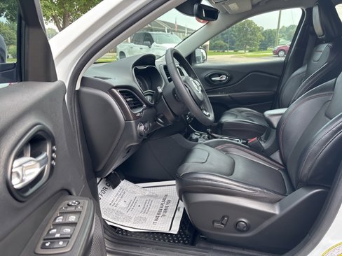 Used 2022 Jeep Cherokee Trailhawk w/ Premium Leather Package image 27