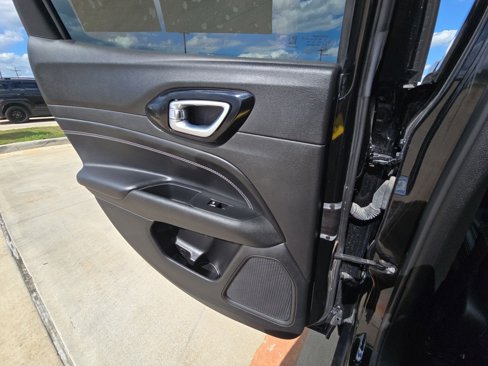 Used 2023 Jeep Compass Altitude image 18