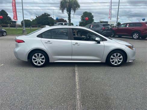 Used 2021 Toyota Corolla LE image 2