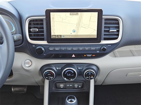 Used 2023 Hyundai Venue Limited image 20