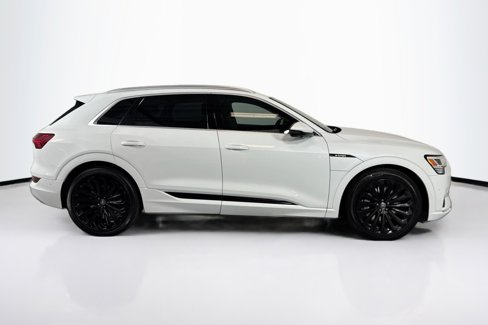 Used 2019 Audi e-tron Prestige w/ Prestige Package image 4