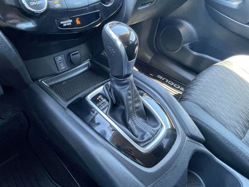 Used 2017 Nissan Rogue SV image 15