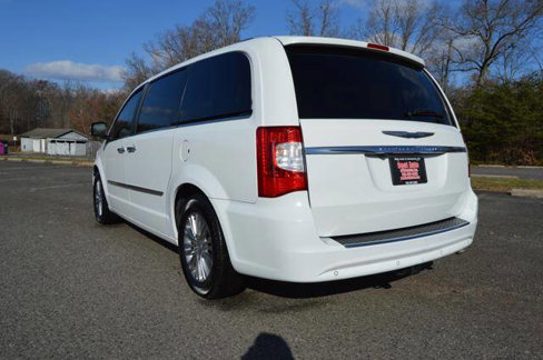 Used 2016 Chrysler Town & Country Touring-L image 61