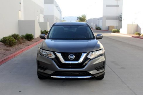 Used 2018 Nissan Rogue S image 2