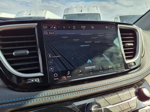 Certified 2021 Chrysler Pacifica Touring-L image 18