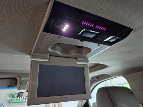 Used 2016 Chevrolet Suburban LT image 17