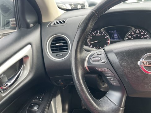 Used 2020 Nissan Pathfinder SV image 44