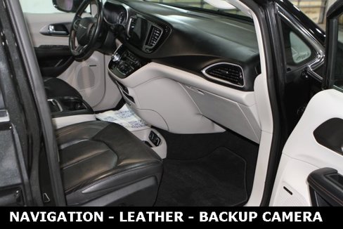 Used 2020 Chrysler Pacifica Touring-L Plus w/ Tire & Wheel Group image 24