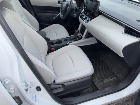 Used 2022 Toyota Corolla Cross L image 16