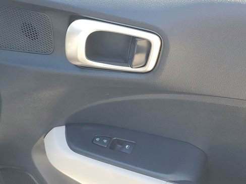 Certified 2020 Hyundai Venue image 44