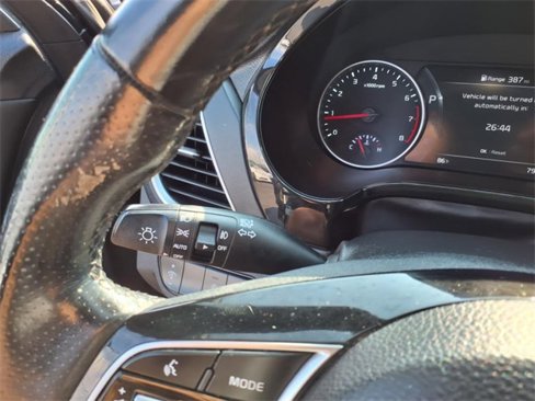 Certified 2022 Kia Seltos SX w/ Sunroof Package image 27
