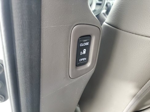 Used 2013 Honda Odyssey Touring Elite image 17