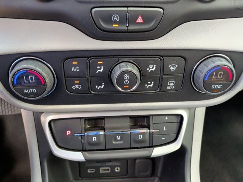Used 2023 GMC Terrain SLT image 26