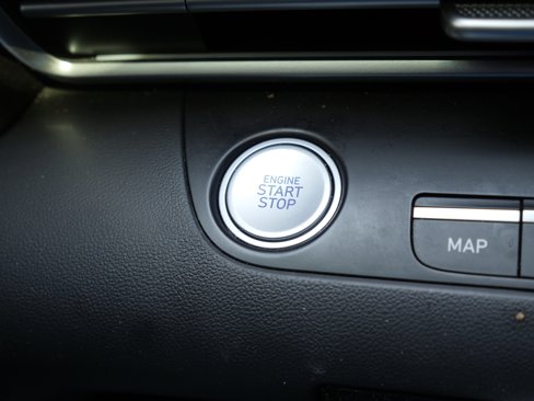 Used 2023 Hyundai Elantra Limited image 17