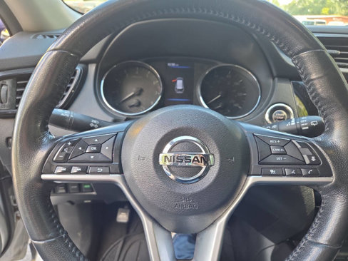 Used 2018 Nissan Rogue SV w/ Sun & Sound Touring Package image 10