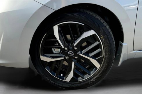 New 2025 Nissan Versa SR w/ Trunk Package image 12