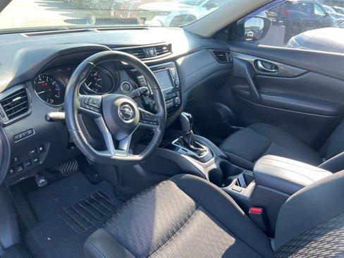 Used 2018 Nissan Rogue SV w/ Premium Package image 11