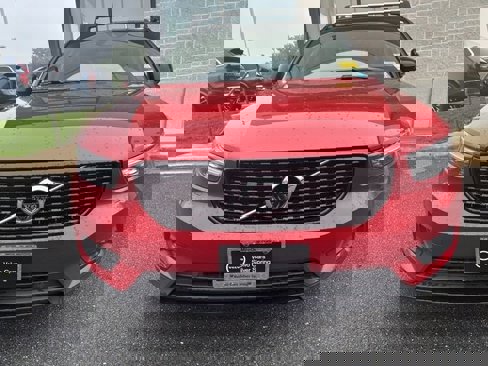 Certified 2022 Volvo XC40 T5 R-Design w/ Advanced Package image 1
