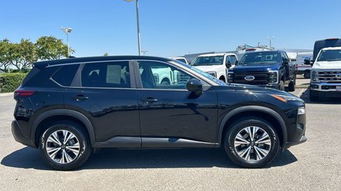 Used 2023 Nissan Rogue SV image 2