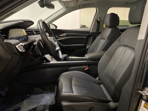 Used 2021 Audi e-tron Premium w/ Black Optic Package image 18