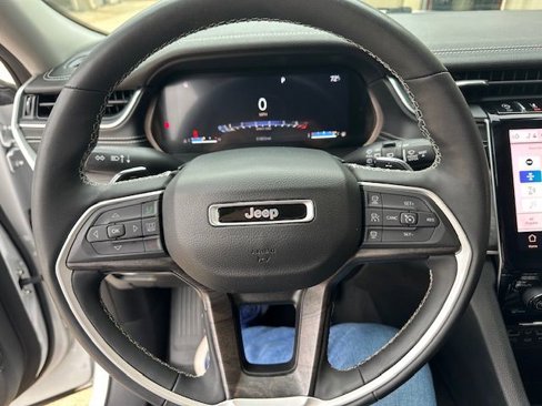 Used 2023 Jeep Grand Cherokee Limited w/ Black Appearance Package image 24