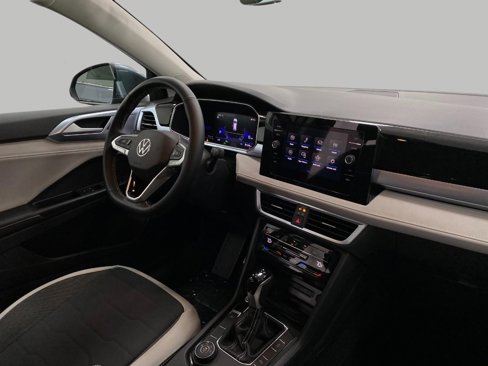 New 2025 Volkswagen Taos SE image 5