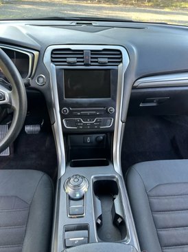 Used 2017 Ford Fusion SE w/ Fusion SE Technology Package image 22