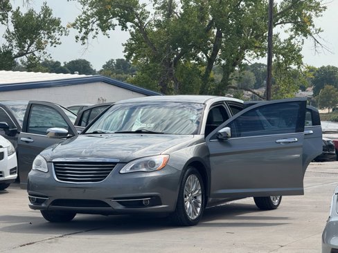 Used 2011 Chrysler 200 Limited image 19