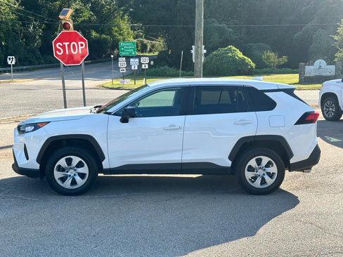 Used 2022 Toyota RAV4 LE image 3