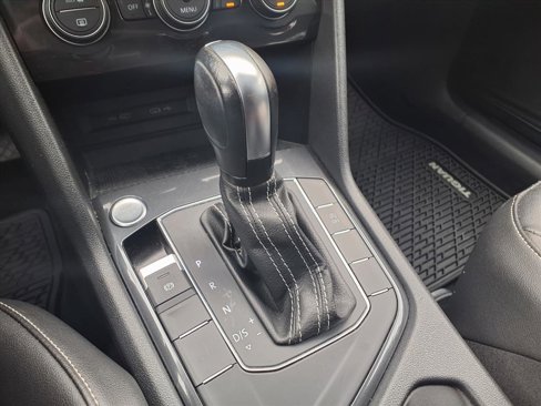 Used 2021 Volkswagen Tiguan SE image 22