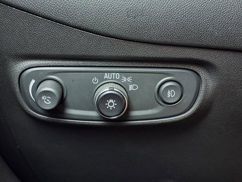 Used 2021 Chevrolet Equinox LT image 12