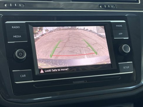 Used 2018 Volkswagen Tiguan S image 14