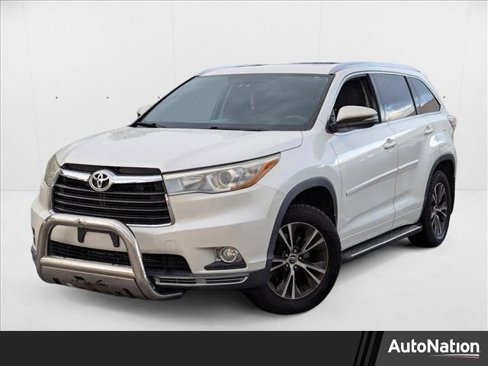 Used 2016 Toyota Highlander XLE image 1