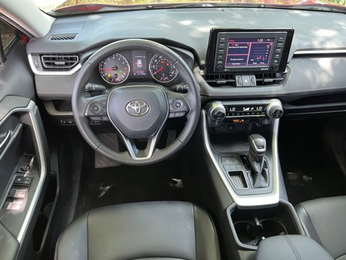 Used 2022 Toyota RAV4 XLE Premium image 16