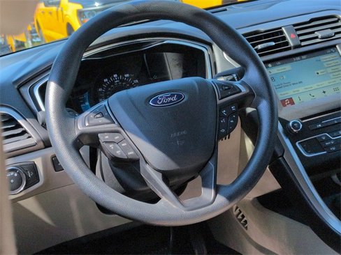 Used 2017 Ford Fusion SE w/ Fusion SE Technology Package image 31