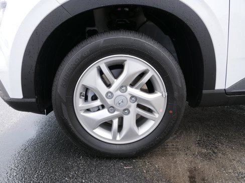 New 2025 Hyundai Venue SE image 13