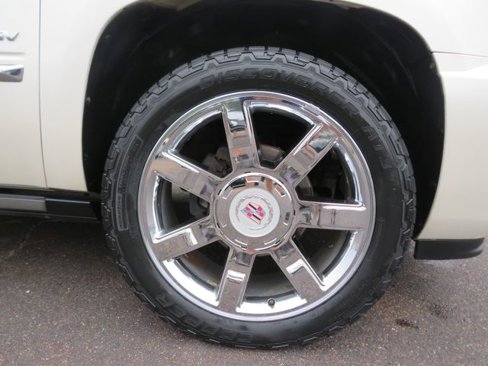 Used 2011 Cadillac Escalade ESV Premium image 18