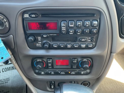 Used 2005 Pontiac Bonneville GXP image 35