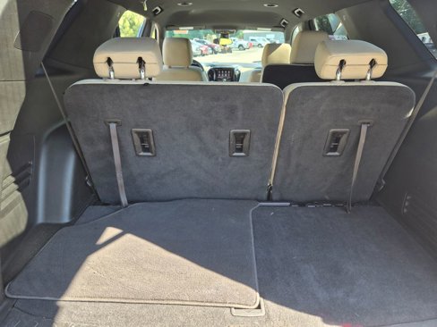 Used 2022 Chevrolet Traverse LS image 17