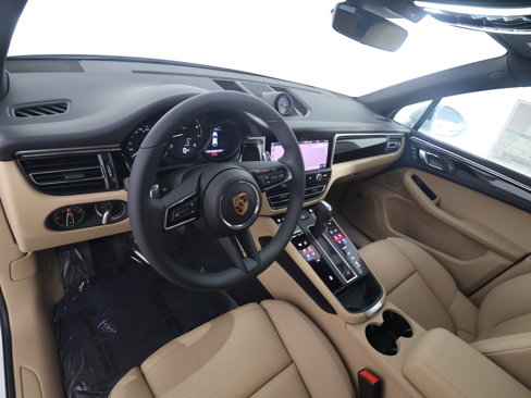 New 2025 Porsche Macan image 4