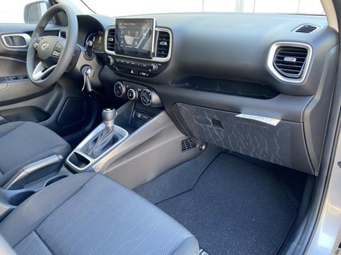 New 2025 Hyundai Venue SE image 28