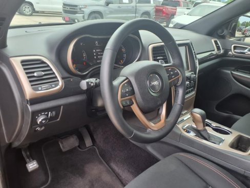 Used 2017 Jeep Grand Cherokee Laredo 75th Anniversary image 18